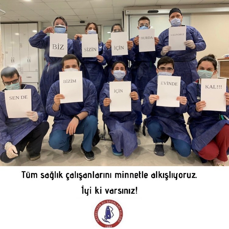hsskofficial's tweet photo. Tüm sağlık çalışanlarını bu akşam yine 21.00’da sevgiyle ve minnetle alkışlıyoruz. İyi ki varsınız! https://t.co/rOJn0dUdvP