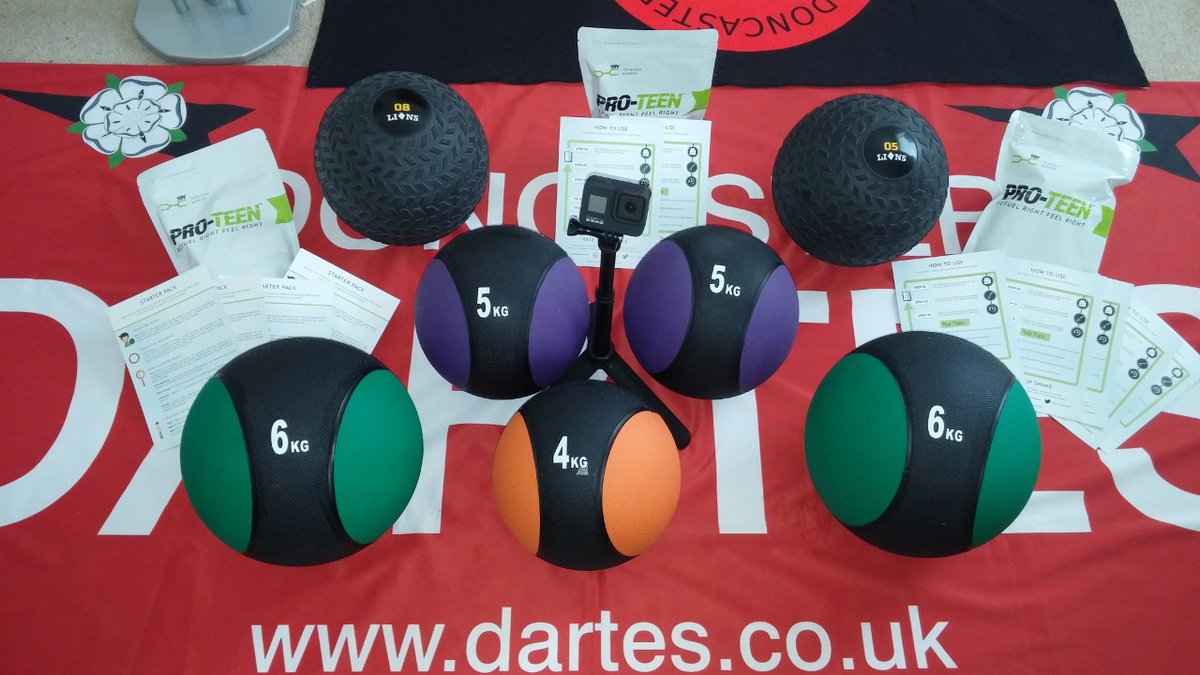 Our 3 lead coaches popped down to the local park today to show their swimmers how it's done. Med ball work and running for well over an hour ... youtu.be/XMsyRMuBCyw Thanks <a href="/finisuk/">FINISUK</a> for the lovely warm beanies 💪🏃🏃‍♂️🏃🎾