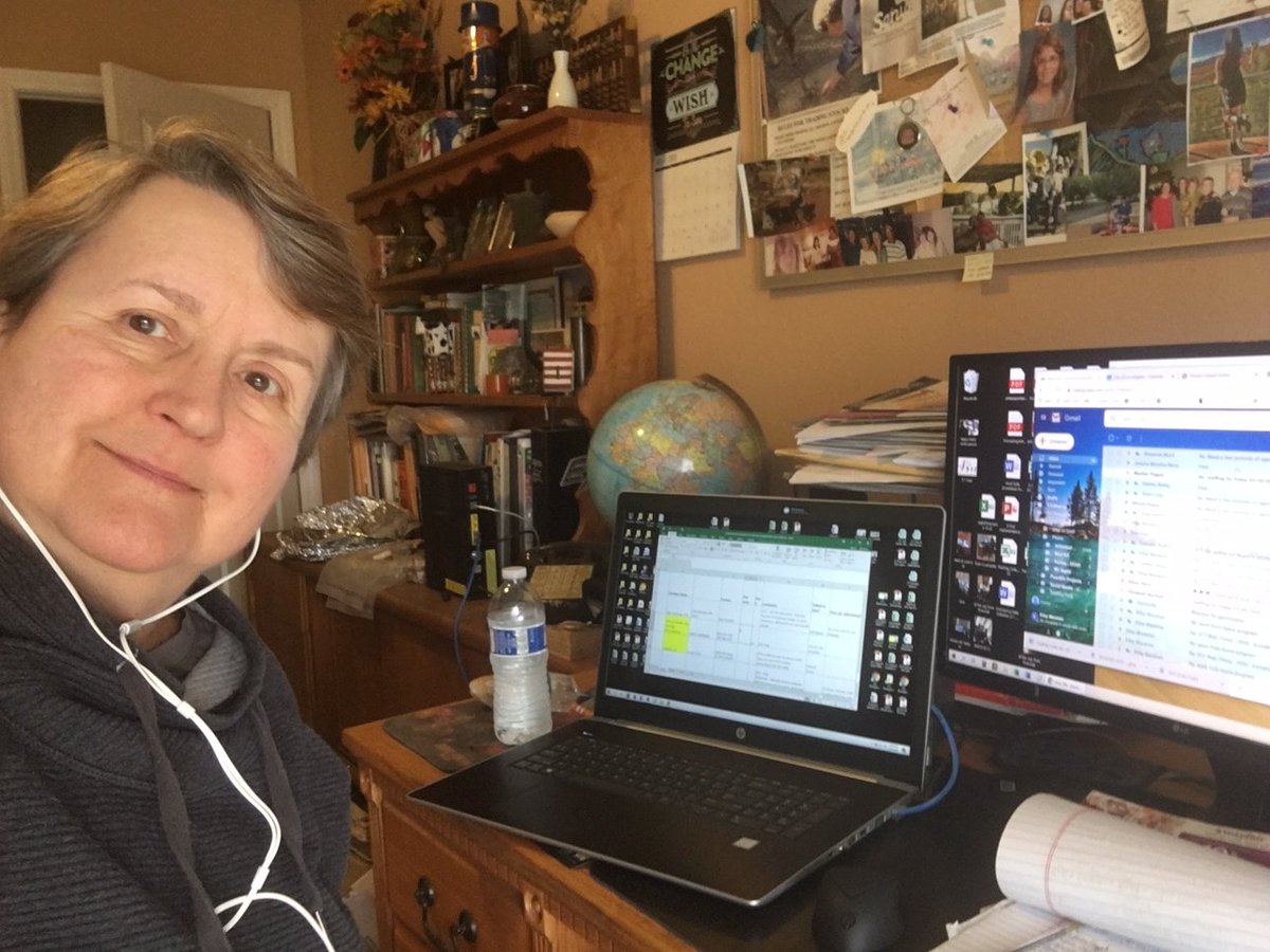 311 employee answering constituent calls