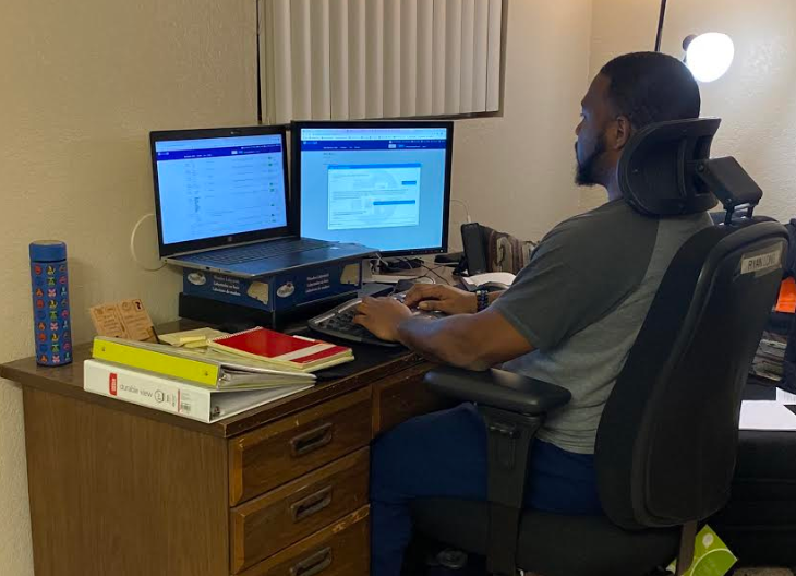 311 employee answering constituent calls