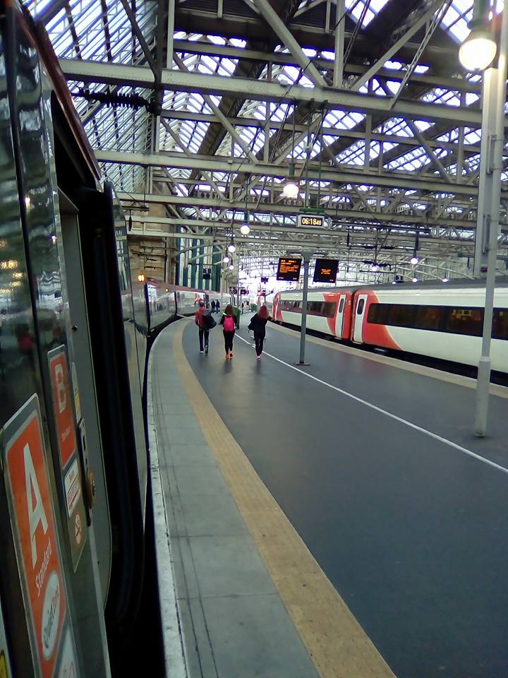 coombejunction's tweet photo. @AMinorMuddle @ManVsTrain Held at Bridge Street Junction. Arrival in platform 1 about one minute late #virtualtrain #glasgow #notgoingout https://t.co/VSAOtoWE5K