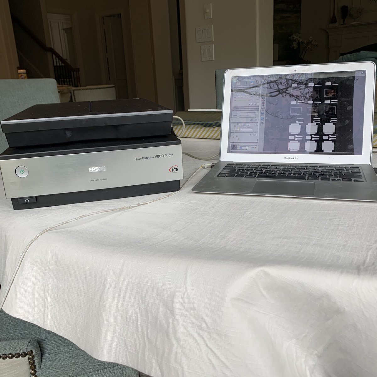 dhs3601's tweet image. Did you know DHS360 also offers scanning services on top of photography &amp;amp; matterport? #dhs360 #dh360 #digitalhome360 #scanning #slides #negatives #photos