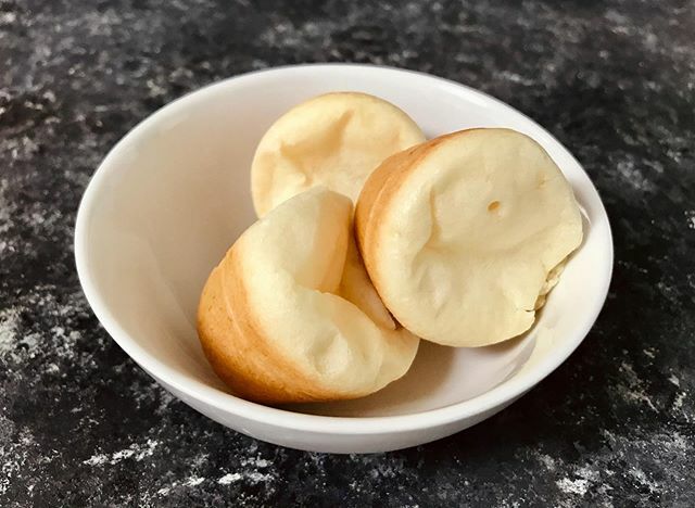 When you keep #ecuadorians indoors... #pandequeso .
.
#pandealmidon #ecuador #kwa #miraesapreciosura #ecuatoriano #cocinaecuatoriana #ecuadoriancuisine #cuisine #comida #food #comidaecuatoriana #ecuadorianfood ift.tt/2xhlIK4