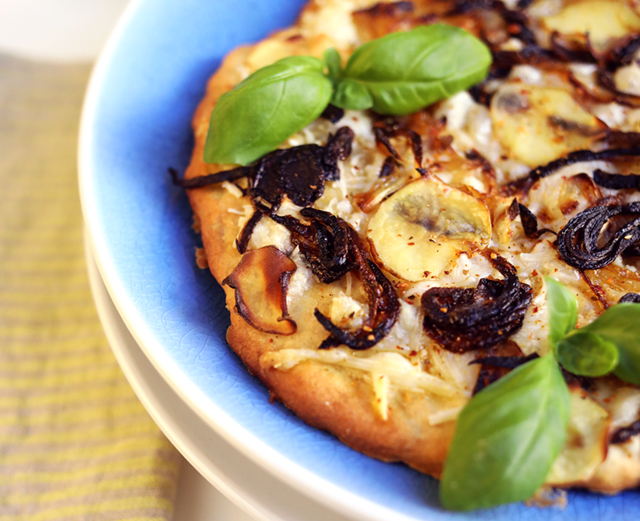 veganmisjonen's tweet photo. Tom for gjær, men lyst på pizza? Da kan du lage  BAKEPULVERPIZZA! 🍕🍕🍕 
https://t.co/Ydj1uT0cuO https://t.co/K34e5zl3lI