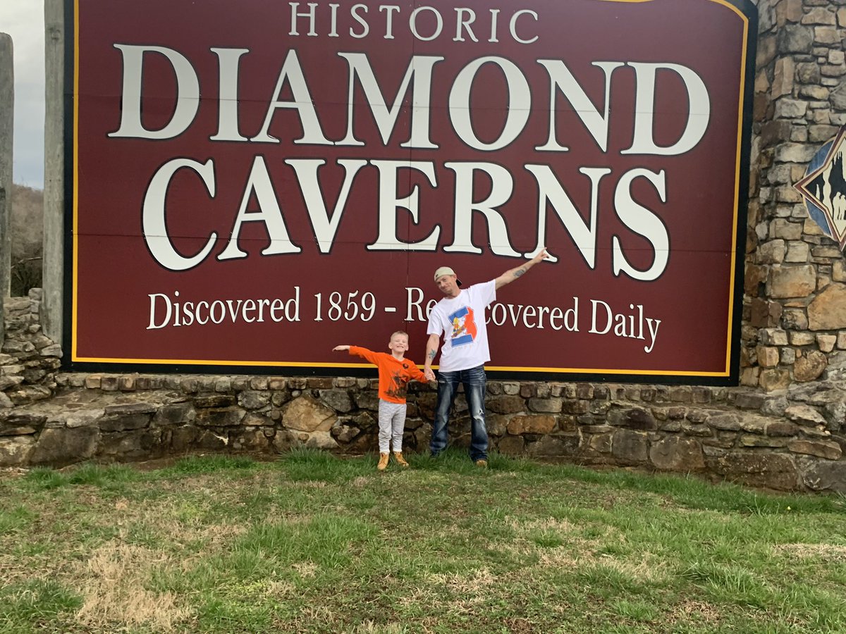 Our first stop on our travels across the United States #DiamondCaverns#MammothCave!