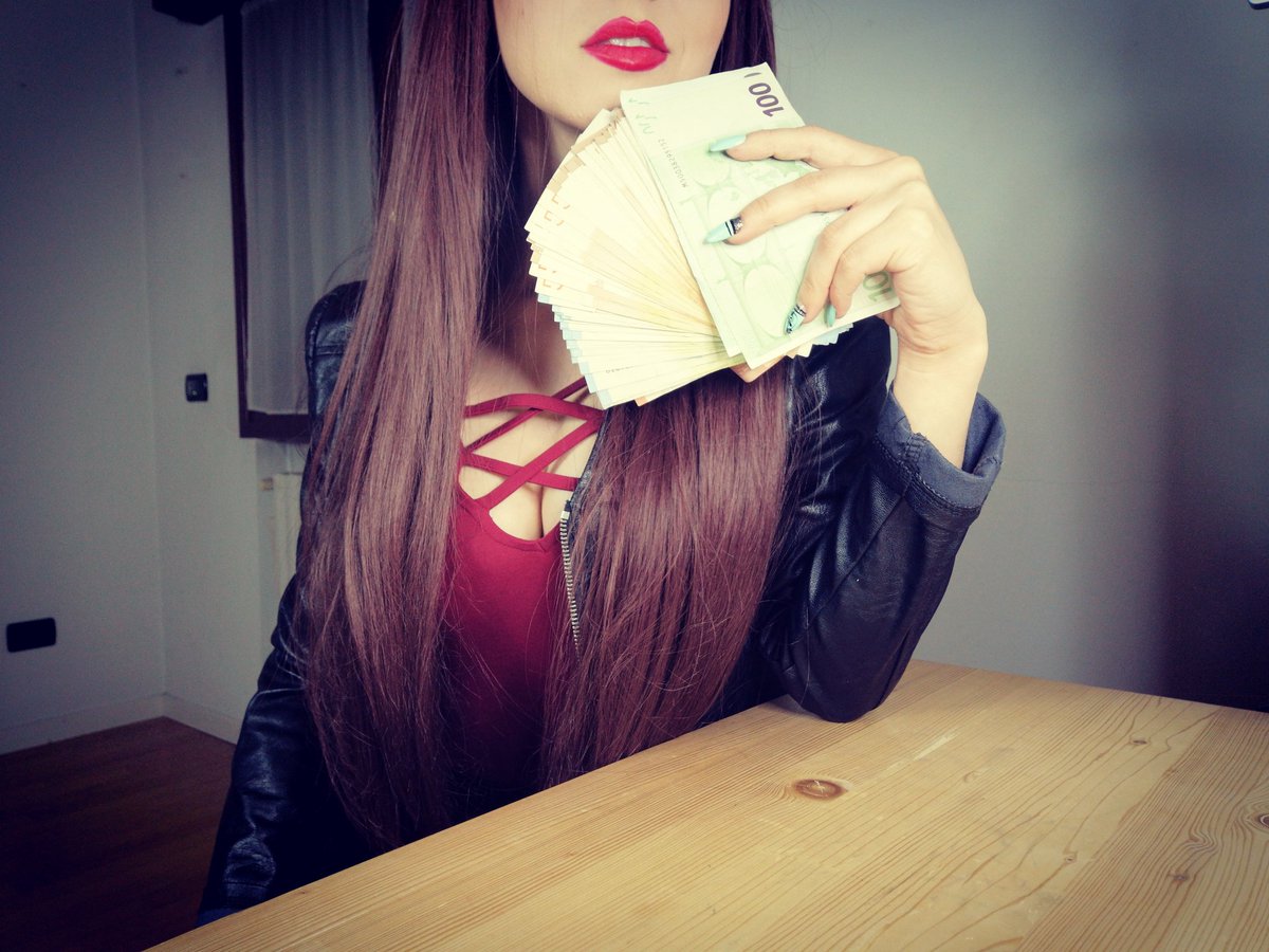 LadyScarlettF's tweet photo. Chastity #rtgame 
@LuckyLi18337352 is emptying his wallet and locking his cock for me.
1/1/1
1 hour
1 comment allowed
Each rt will be an hour locked up🔐
Say goodbye to your cock👋
@findomitalia @RT_footfetish @RtFindomRtw https://t.co/NhaFsMwHXA