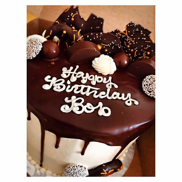 DarlingCake607's tweet photo. What a weird week! Sending love and healthy vibes to everyone as we navigate this new unknown life ❤️ || chocolate overload cake https://t.co/8MEnUqoHR1 https://t.co/6IeUnEcwxd