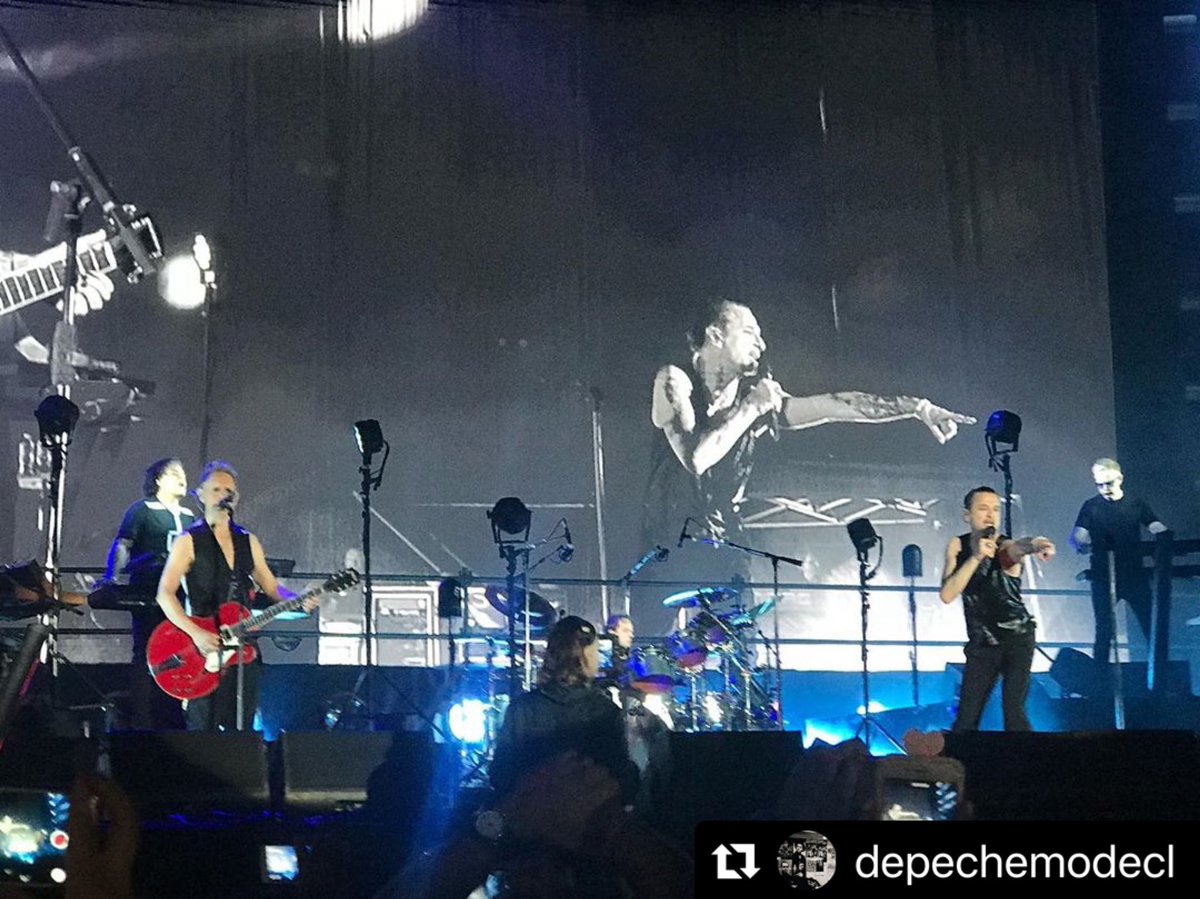 depechemodeCL's tweet photo. Hoy se cumplen 2 años de la tercera visita de #DepecheMode a #Chile durante el #GlobalSpiritTour 📢 

Una noche increíble, emocionante, llena de clásicos! Me las canté todas!! ❤️ https://t.co/Qd9Kzxdunb