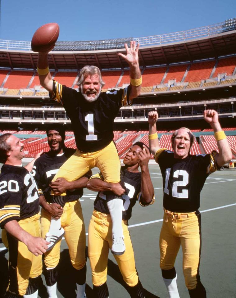 OddPittsburgh's tweet image. #RIPKennyRogers
#TheGambler Kenny Rogers suits up with the #Pittsburgh @steelers, for the singers third CBS television special, "Kenny Rogers America." Originally broadcast on November 20, 1980.