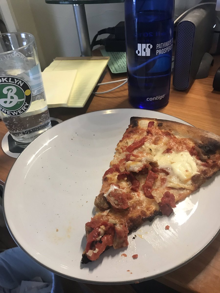 kimperrella's tweet photo. Just gotta say, the food at this conference is really lacking (yes I lost all the cheese off my pizza) #notachef #virtuallife #bostonglowcon https://t.co/SFSV7hawOw