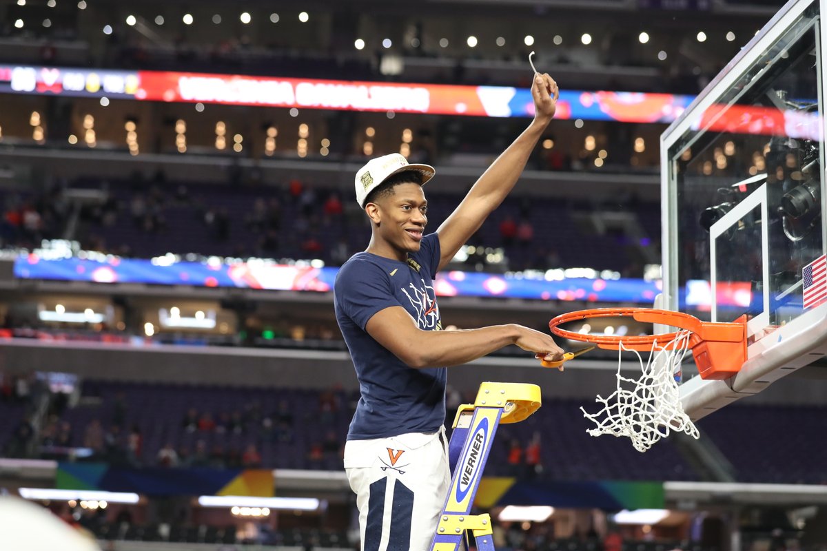 VirginiaSports's tweet photo. 2⃣4⃣ hours until the 2⃣0⃣1⃣9⃣ National Championship Virtual Watch Party on @CBS!
@kylejguy, @tyjerome_ &amp; @DreHunter are taking over @UVAMensHoops to live tweet the Championship!
#GoHoos | #Wahoowa 🔶🔷 https://t.co/2LQlrzX4Hb
