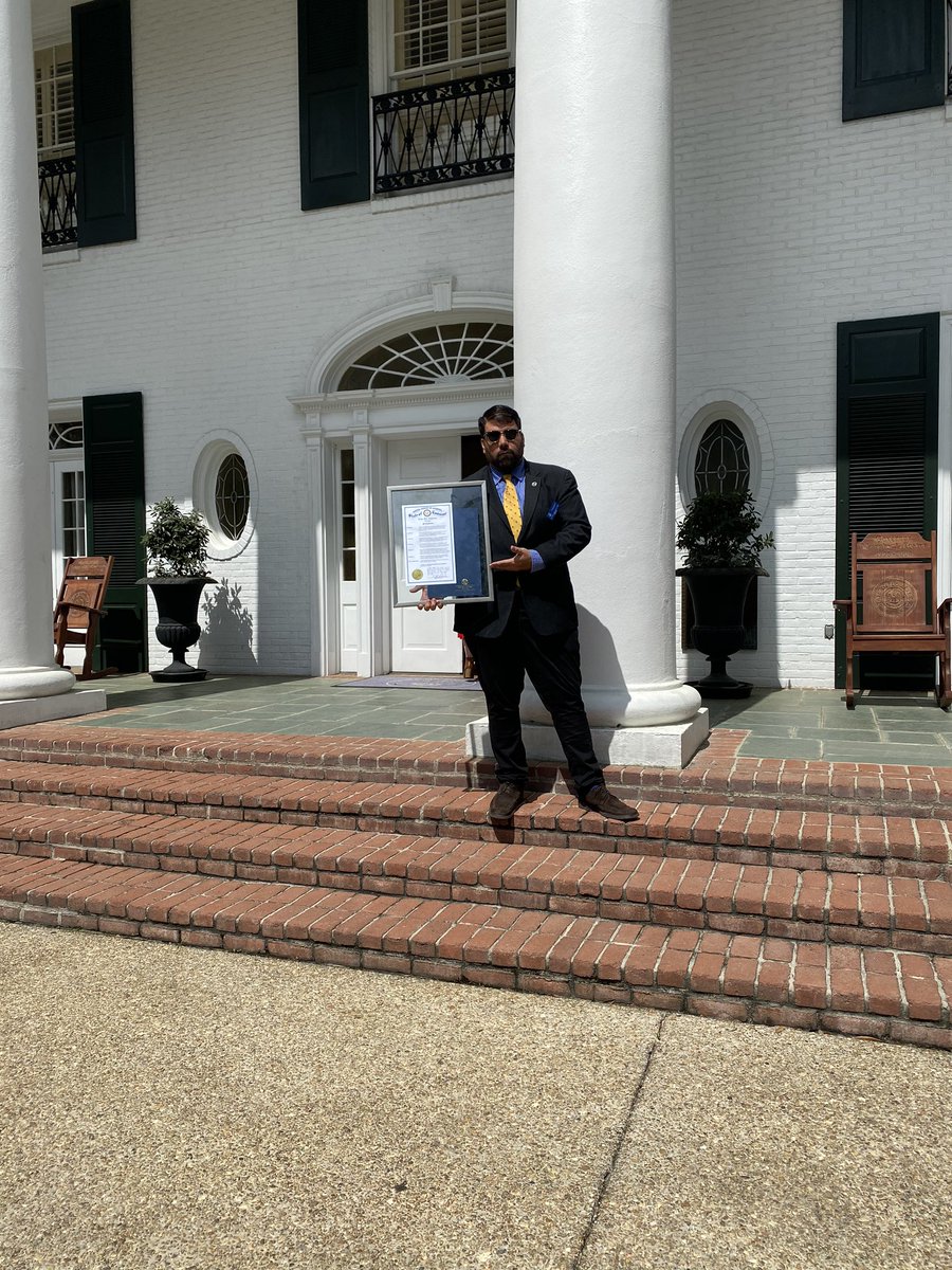 bennyLegrand's tweet photo. @FirstLadyOfLA Can’t wait to share it with my students and their families. It’s another means of engaging students in learning about our Unique Louisiana Heritage. The arts help us heal - especially during these unprecedented times #StrongerTogether #TeachMam #ArtsMatter #Resilience #NBCTstrong https://t.co/sh0K3JSqfp