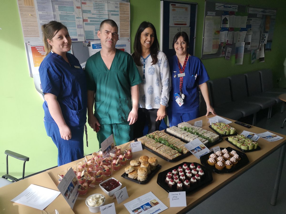 RWT_NHS's tweet photo. Thanks to A Park View Hotel & Hamiltons Restaurant in Wolves who dropped by with some tasty sandwiches & cakes in recognition of our staff & the hard work going into caring for patients during this challenging time.
The Acute Medical Unit staff were extremely grateful! https://t.co/Xhrh6Nyj4p