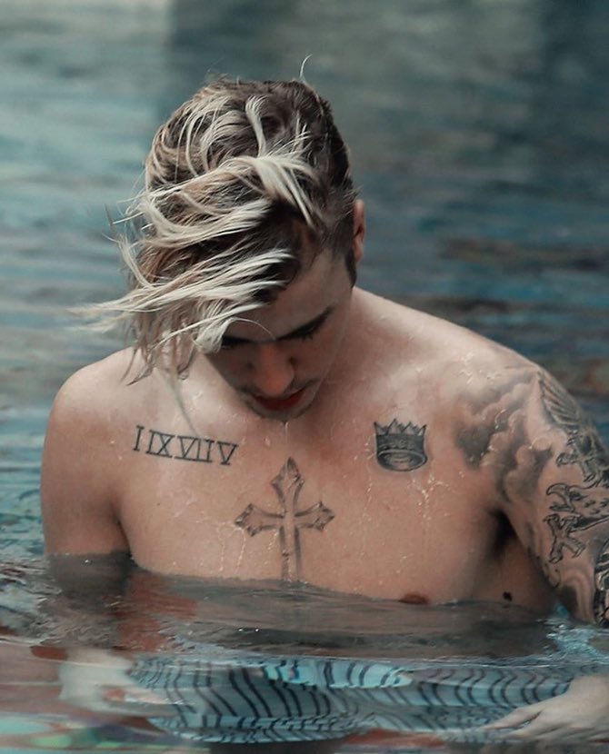 jbtraacker's tweet photo. DONT STOP VOTING!! 
LET’S INCREASE THE GAP! 
DONT BE LAZY RT AND REPLY WITH 

- Five songs from journals 
- Five songs from purpose 
- Five songs from changes 
- one to twenty 

@justinbieber @DanAndShay #10000Hours #BestLyrics #iHeartAwards https://t.co/TyFkHFN1AV