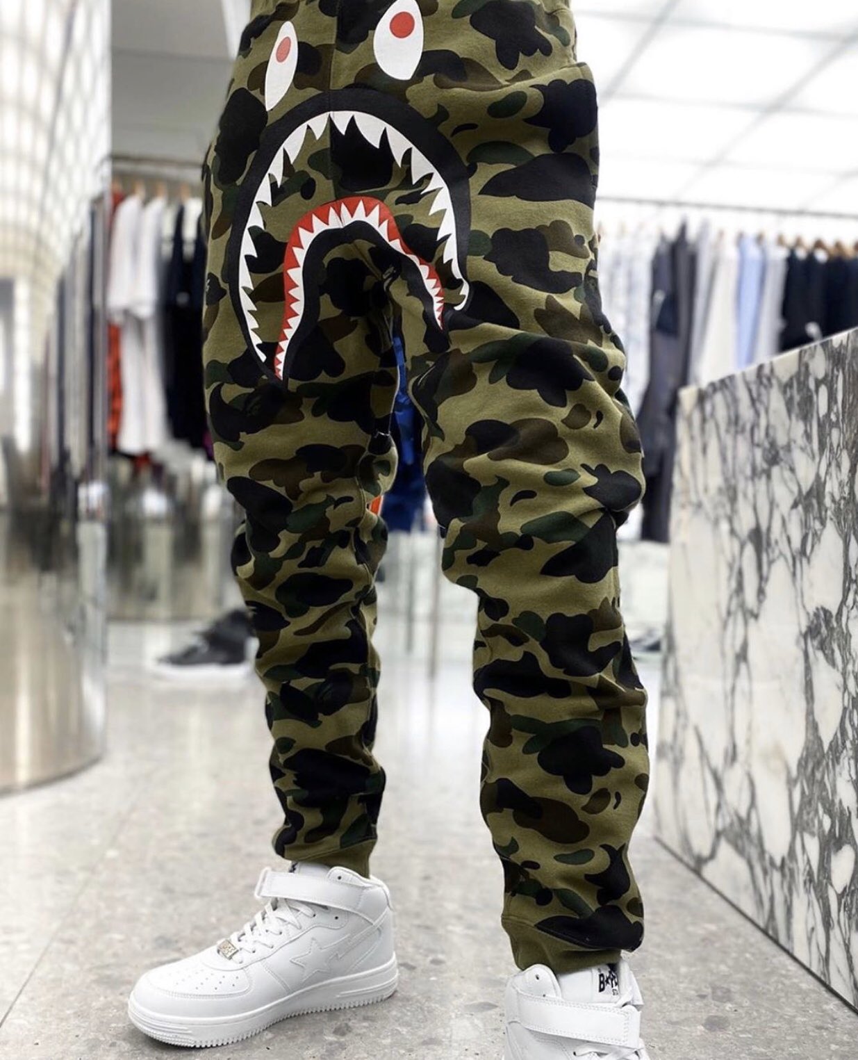 ブランド買蔵 【A BATHING APE】1ST CAMO SHARK SWEAT PANTS 要在庫