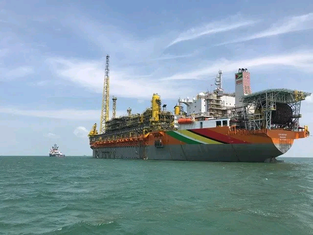 AntroCanal's tweet photo. Guyana recibe $55.000.000 por la venta de su primer millón de barriles de petróleo explotado en aguas aún por delimitar con Venezuela #21Mar #Esequibo El comprador fue Shell. Nuestros recursos naturales de regalo a Guyana. https://t.co/5O2HA6XONW