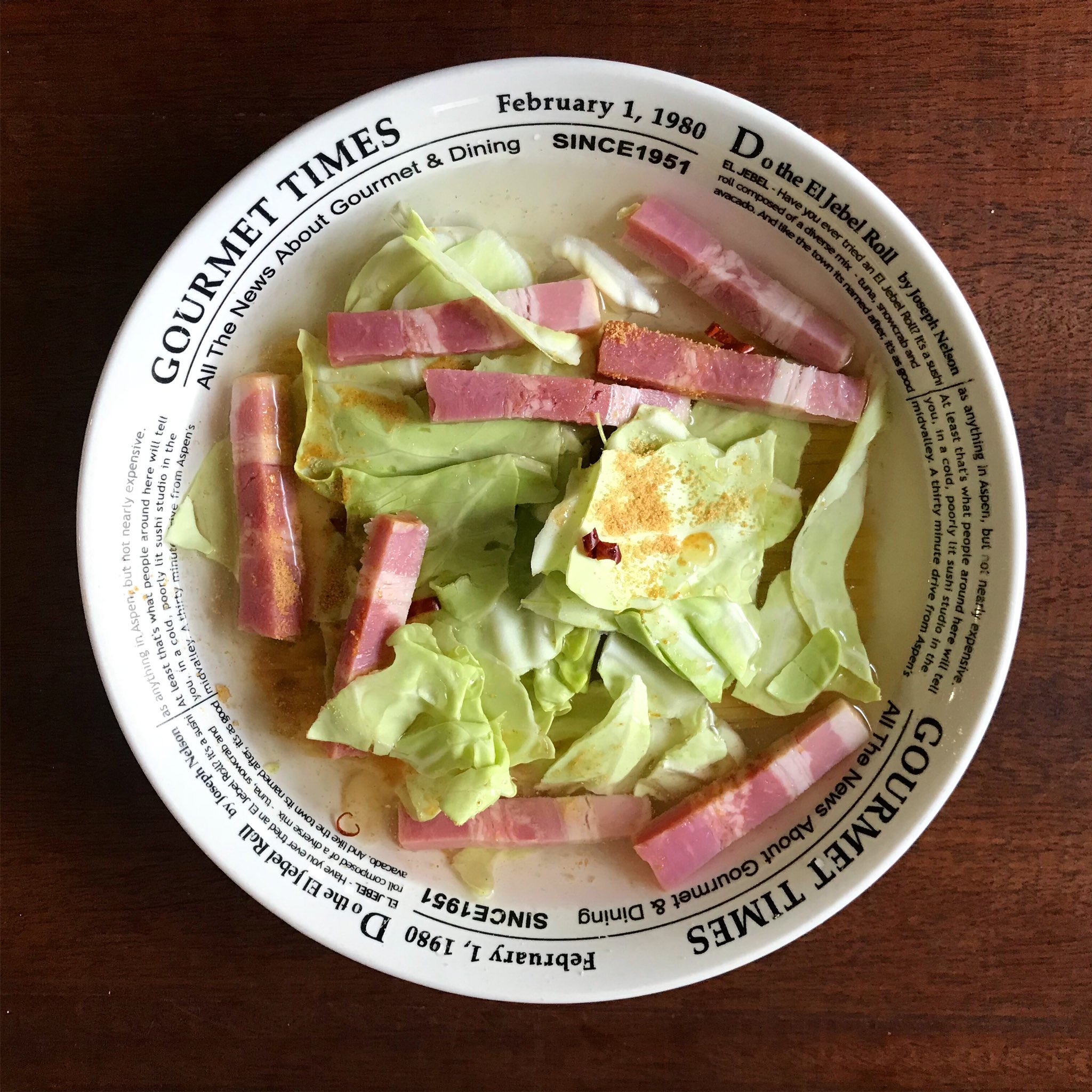 山本ゆり Syunkon レンジは600w 究極に簡単なペペロンチーノ 耐熱性の器に 折った麺 5 7分茹でのもの 100g ベーコン40g キャベツ1枚 チューブにんにく1cm 鷹の爪少々 オリーブ油小さじ2 塩小さじ1 3 顆粒コンソメ小さじ1 2 水250ml を