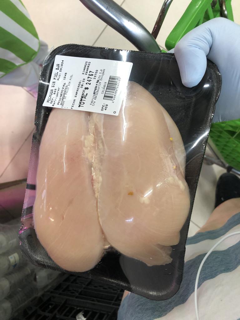 PipeOrtBaron's tweet photo. @ClaudiaLopez Más primordial es primero verificar los precios de los supermercados @PlaceresCarulla, $24.000 por un Kilo, esto es insólito. https://t.co/o9l22BRlOo