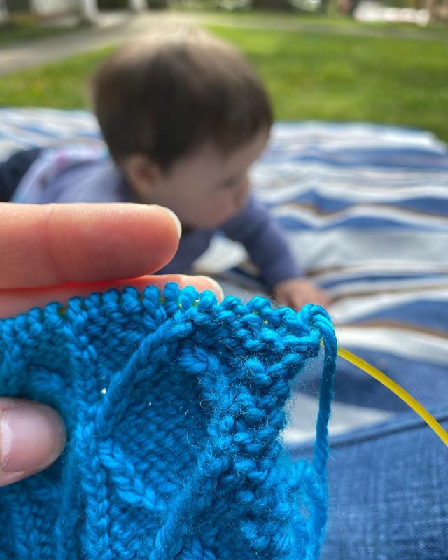 Swatching outside with my girl on this beautiful quarantine Saturday while the boys run around playing superheroes. I’ve never been happier that we prioritized outdoor space when we were looking for a house last year!
#placesyoucanknit #knitknitknit #kni… ift.tt/2xem4kU