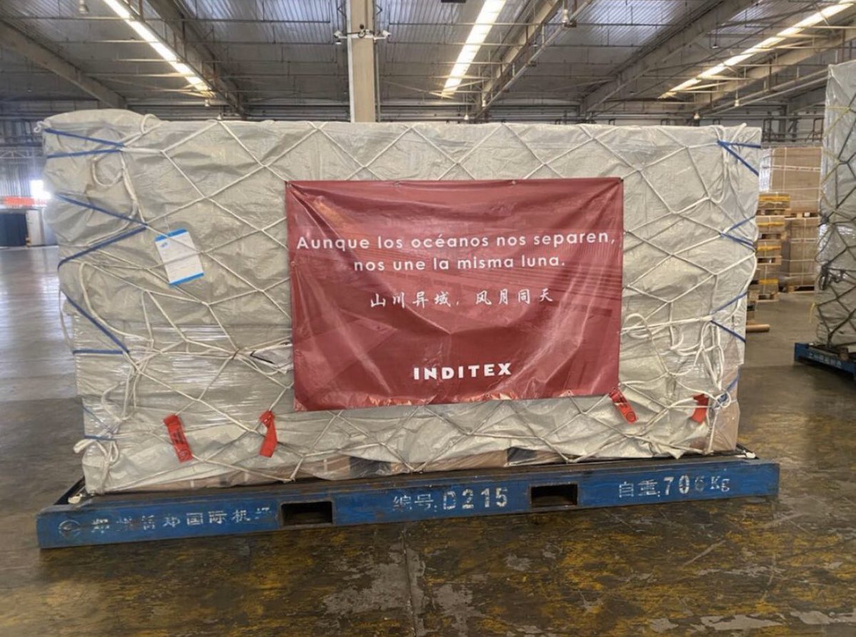 Aunque los océanos nos separan , nos une la misma luna. Gracias <a href="/ZARA/">ZARA</a> <a href="/inditexcareers/">Inditex Careers</a> 👏🏻👏🏻👏🏻