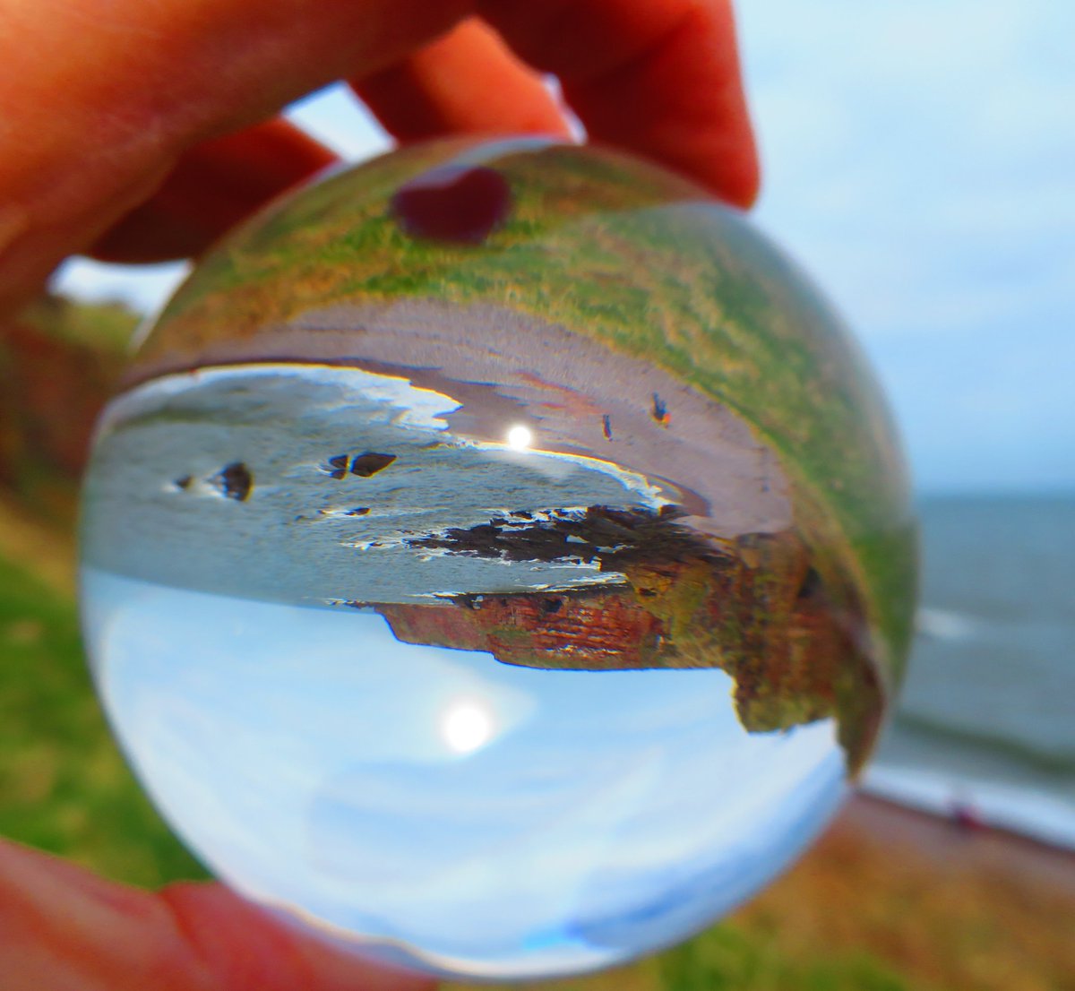 First attempt taking a photo with a crystal ball. Auchmithie #SocialDistancing at its best 😍Not #BondiBeach.

#crystalballphotography #crystalballphoto #auchmithie #angus #anguscoastline #visitdundeeandangus #visitdanda