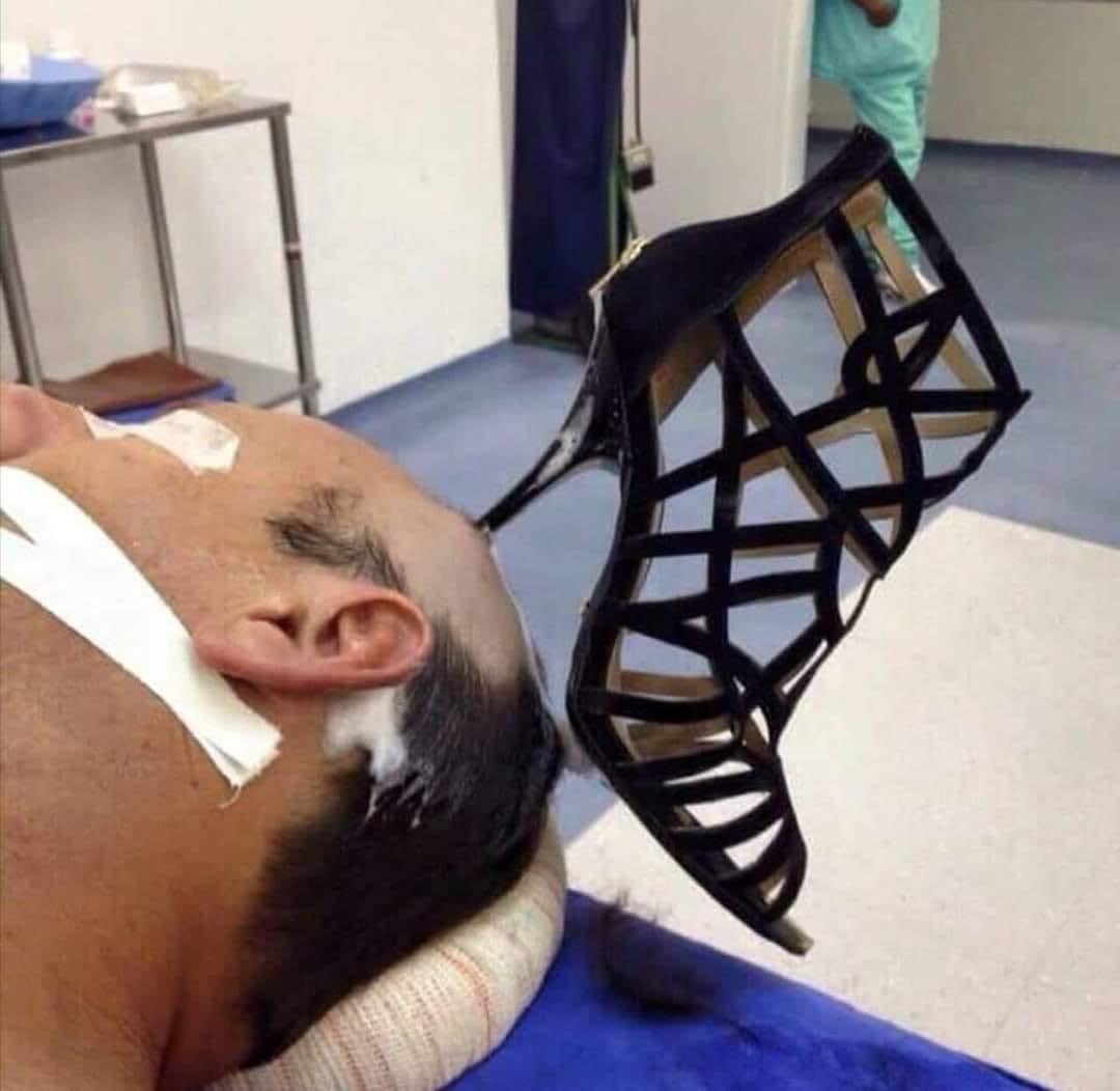 هاذي اول حالة بسبب الحجر المنزلي 🤣😂