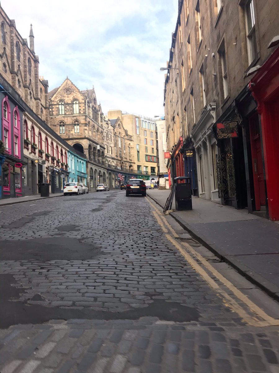 budgetedinburgh's tweet photo. Sad to see the beautiful city of #Edinburgh so quiet! Normally full of tourists and pub crawlers! No #Bagpipes playing in the distance! Quiet surreal to see parking on Queen Street! Won't be long though before you're back to normal! #love_edinburgh https://t.co/YGrpj4bRto