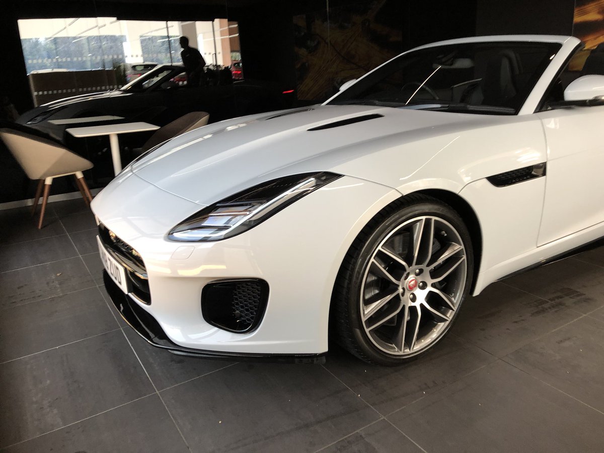 driversseat321's tweet photo. Perhaps not the best time to buy a new car but this is one hell of a #coronavirus antidote #fuckcoronavirus #jaguar #jaguarftype #ftype #broadstairsbeach #seaside #spring #blueskies #convertible #staypositive💯 https://t.co/SSVkaWnKF2
