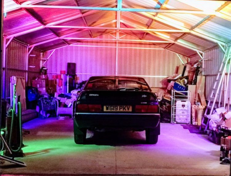 DoneDealFinds's tweet photo. Alternatively you could escape in this V6 Citroen XM? Allow the #hydractive to soothe your weary soul. Also digging the disco lighting 
https://t.co/i7BCFK2hpQ https://t.co/y76d4lH9iy