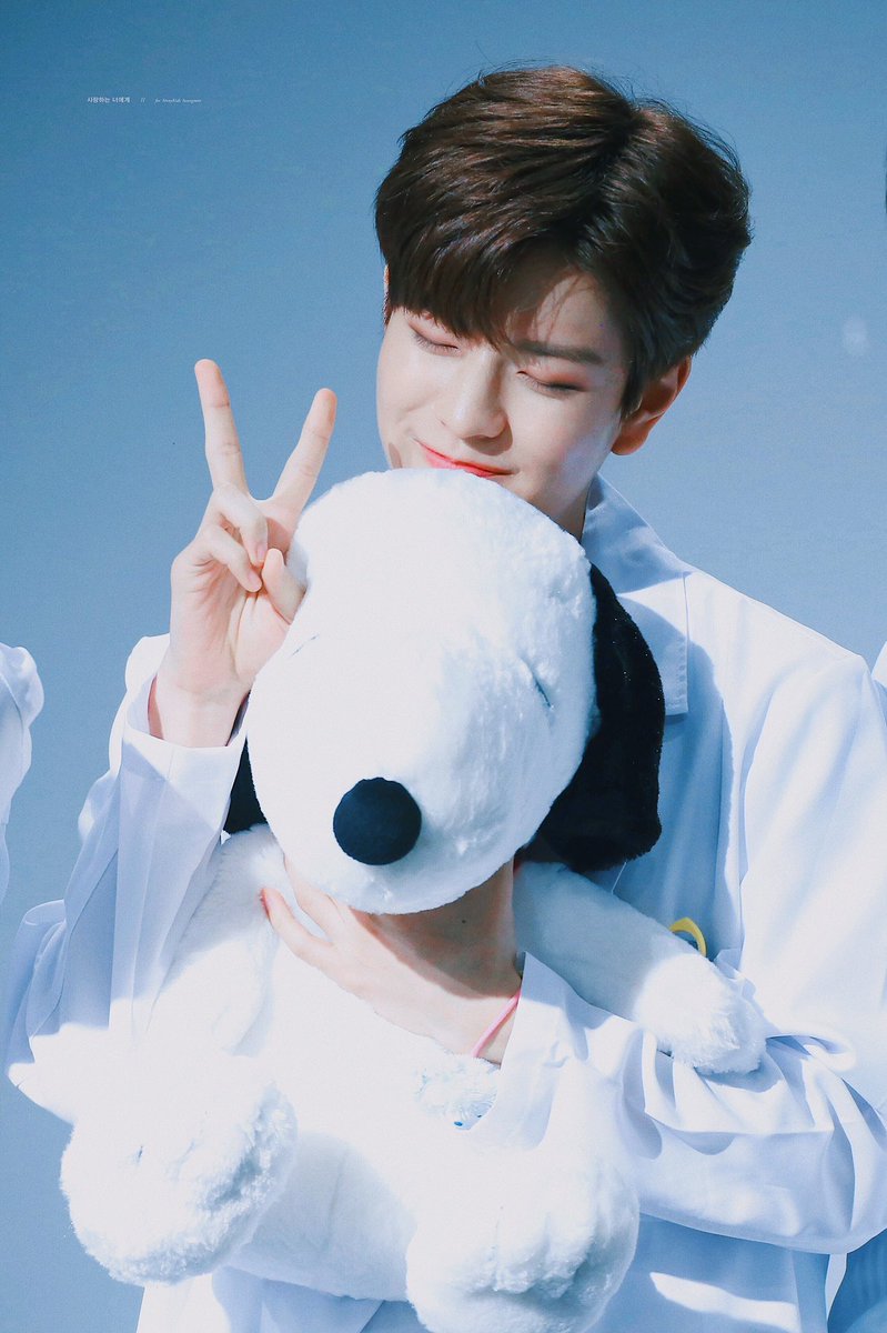 — 200321  ↳ day 81 of 366 [♡]; dear seungmin, the past few days were really boring for me but today i decided to rewatch some old skz moments and that made feel nostalgic and happy at the same time, i hope you are resting well sunshine, i love you to the moon and back