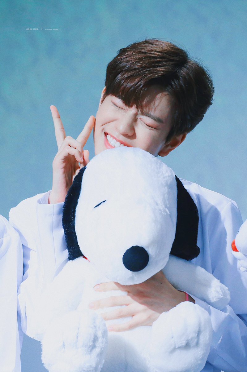 — 200321  ↳ day 81 of 366 [♡]; dear seungmin, the past few days were really boring for me but today i decided to rewatch some old skz moments and that made feel nostalgic and happy at the same time, i hope you are resting well sunshine, i love you to the moon and back