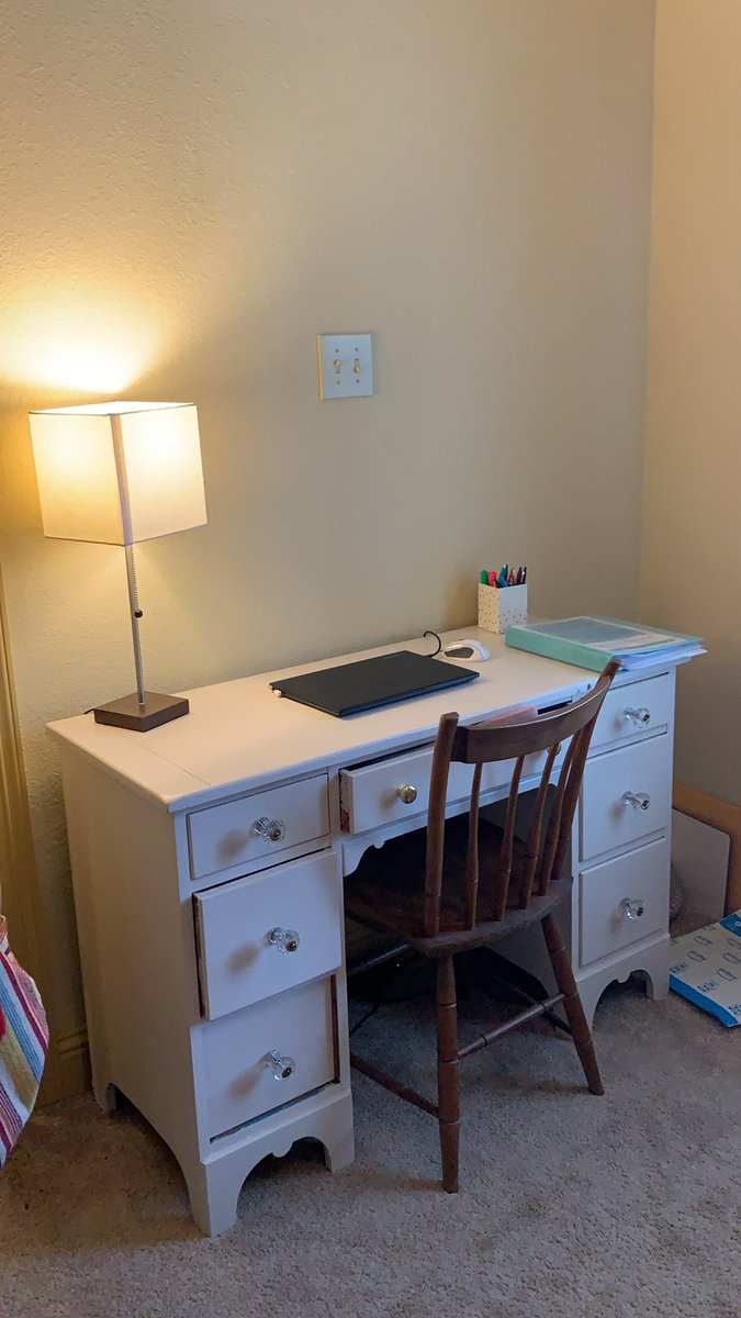 MadelineMJ11's tweet photo. What do you do when you both suddenly start working from home and all you have is a small kitchen table? Make your parents meet you with your old college desk! Emergency home office ✔️ #wedonthaveroomforahomeoffice #wecandothis #teamjohnson #johnsonISD #COVID19 ✏️ 💻 🍎 https://t.co/uYSsVZ3QED