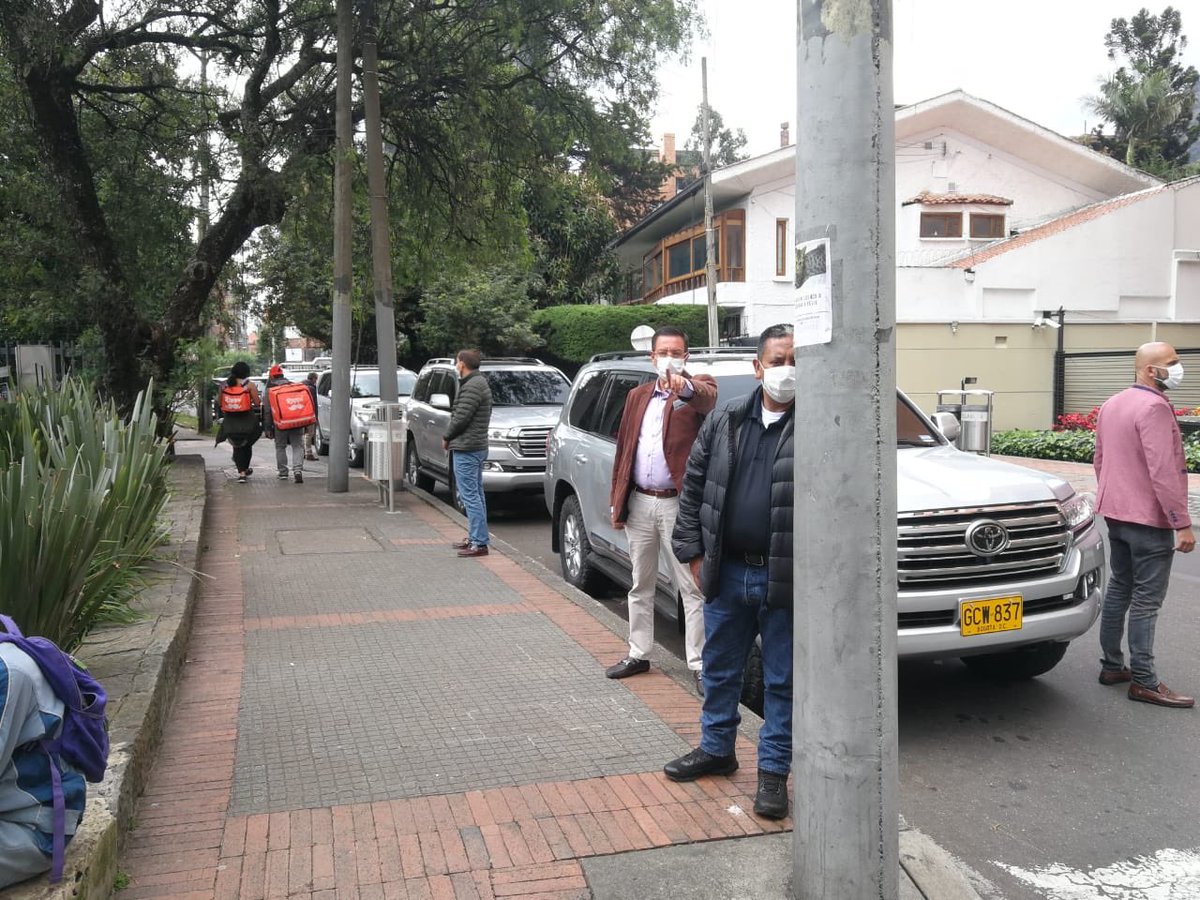 LasernaBogota's tweet image. ¿Cuantas cosas horribles ven en esta foto? Descríbanlas