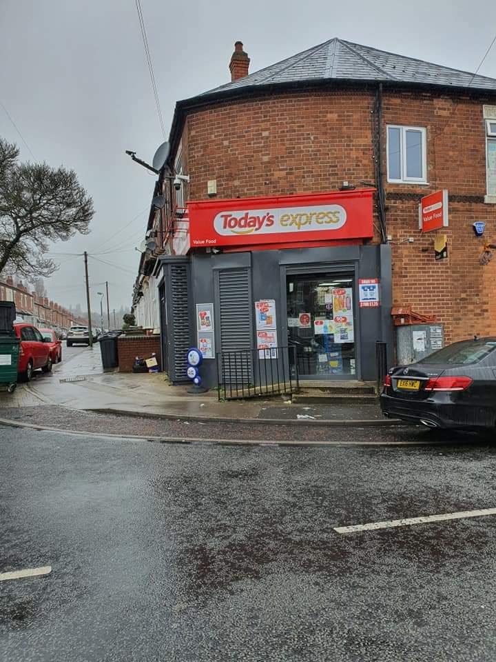 CrimeLdn's tweet photo. Not all shop keepers are bad..
👏🏻👏🏻
Real gentleman Mr Gulshan Singh on newcombe rd has no price increase on any items in his shop also  helping elderly people with great care ,these sort shop keepers we should go to for our household goods ,salute u Sir https://t.co/18yQL0er2w