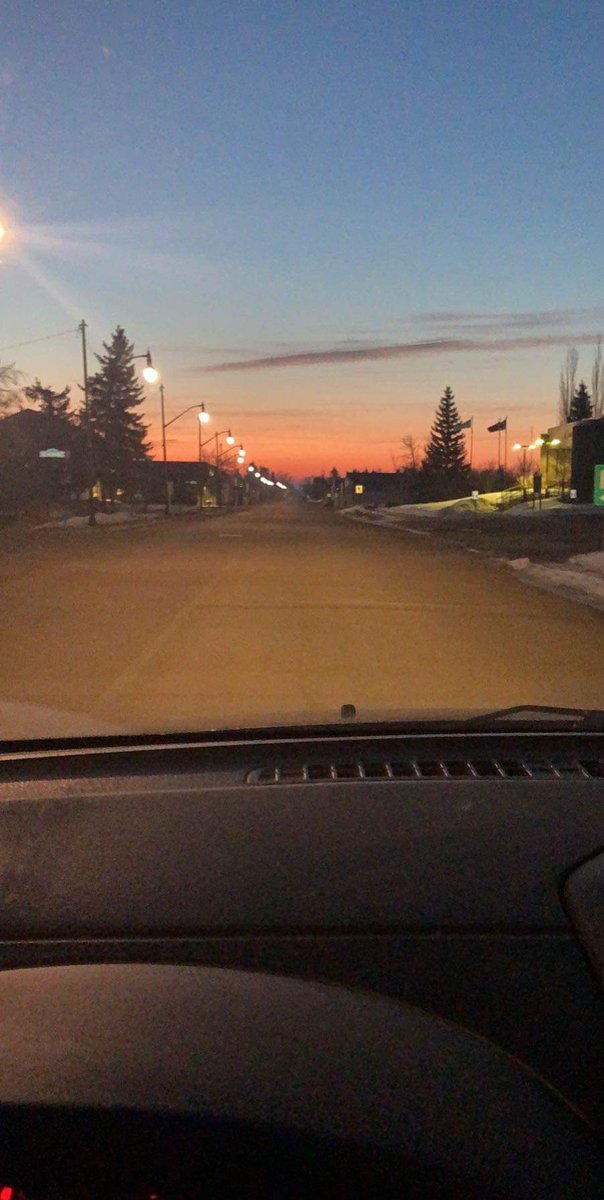 town_lamont's tweet photo. A beautiful picture shared with us by one of the dedicated health care workers at Lamont Health Care Centre. Have a safe day Sarah! https://t.co/FcJ7KLjVz4