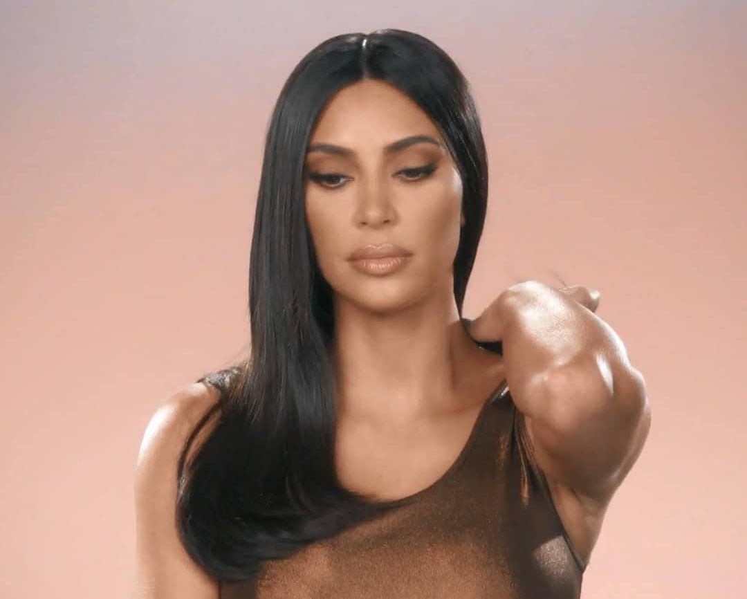kimkardashsarmy's tweet photo. The video showed nothing new. We all knew that. I’m so confused right now https://t.co/NO0b92Qvpo