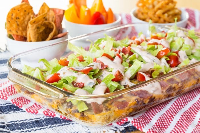 CupcakeKaleChip's tweet photo. Seven-Layer Bacon Cheeseburger Dip combines a #baconcheeseburger and #sevenlayerdip into one amazing appetizer!
#AD #RECIPEOFTHEDAY --> https://t.co/7nUSRJjoHo https://t.co/DbTwvDTW1r