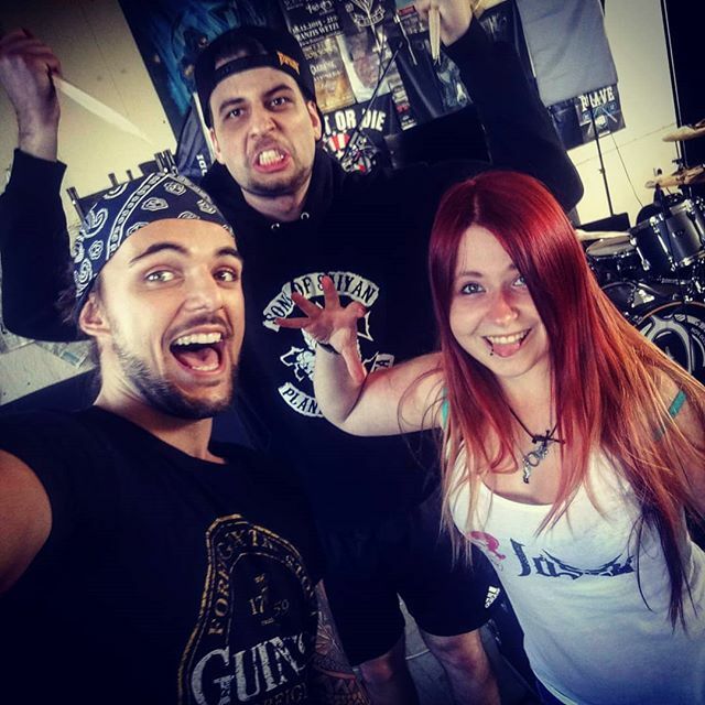 We're back with a small #throwback for you guys 🔥
Those were the days! Reheasing every sunday, having fun together playing and writing songs ✔️
We all hope to play together again soon enough. 💚 But this just works if we all #stayhome for some time! 
… ift.tt/3begm10