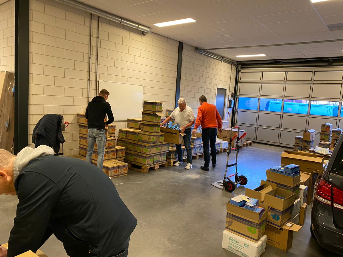 Nog nooit zo blij geweest met maskers voor alle partners van <a href="/AZNN_/">Acute Zorgnetwerk NN</a> Vandaag distributie vanuit <a href="/kijlstra/">K i j l s t r a</a>. En door...👊