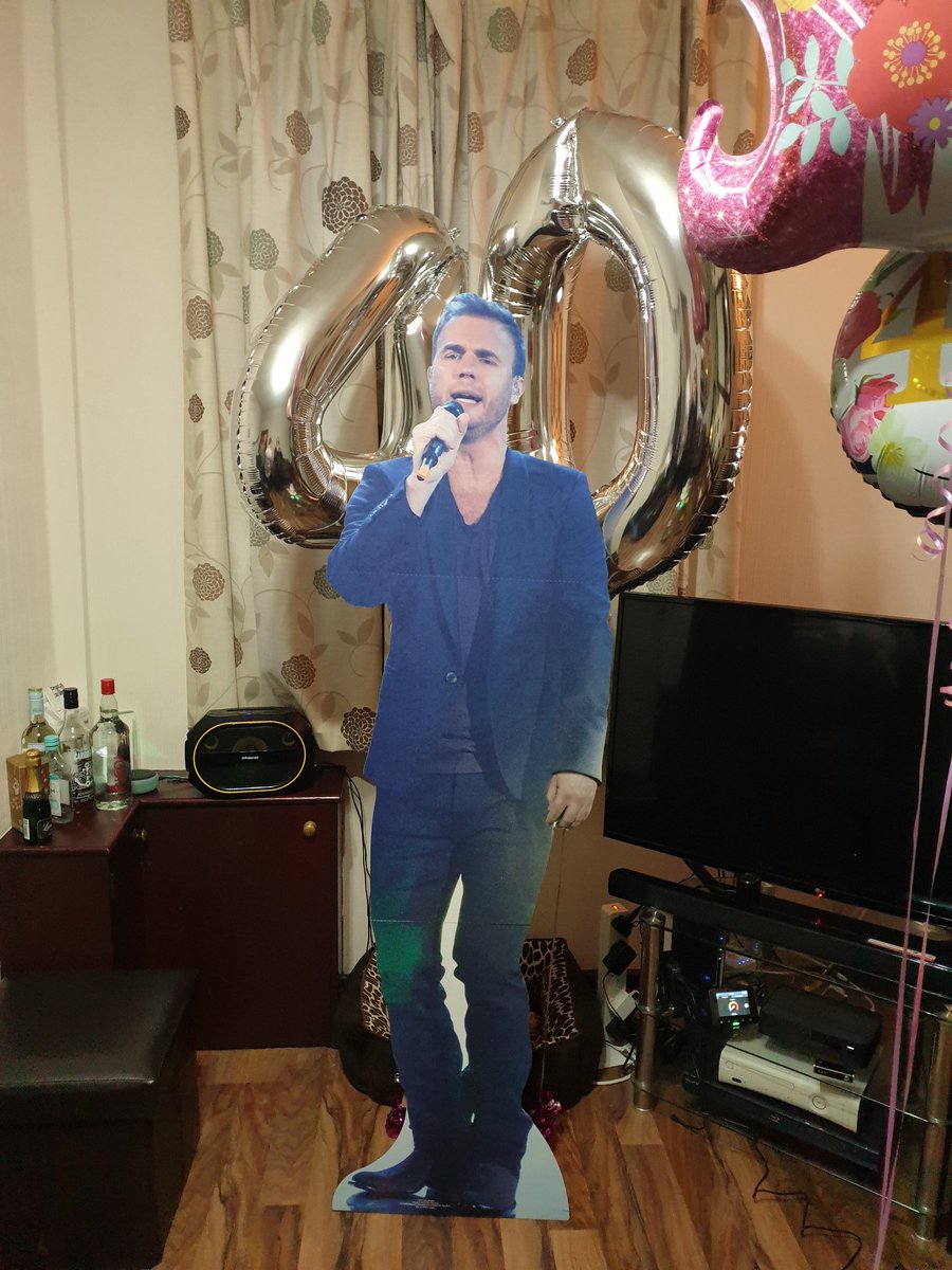 Hmac82's tweet photo. @GaryBarlow can we get a happy 40th to my sister she love GB @sarahchadwick9 https://t.co/9Vgo95QFIc