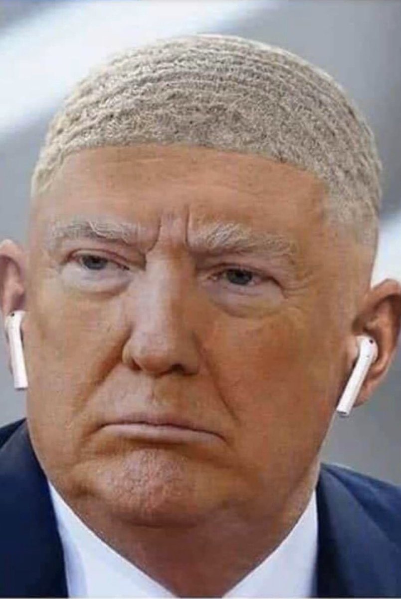 Since he’s sending y’all a stacc, he’s your homie now?? Y’all bout to vote for him?! That’s all it took?! 🤦🏾‍♂️🤷🏾‍♂️🤣😂🤣 Y’all ain’t shit! Run me my money though! 💯