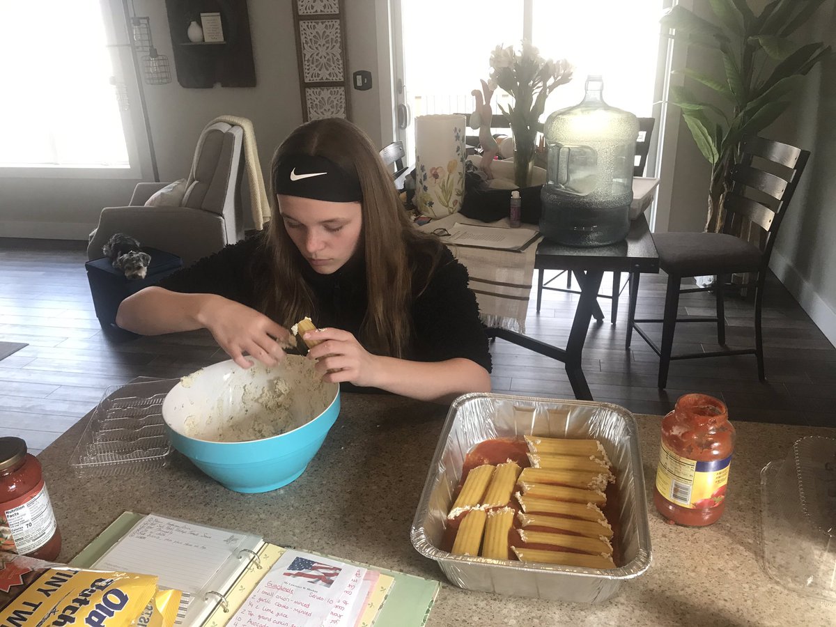 baumers23's tweet photo. @Cmjcade @RyanRadke316 #Chickenenchilada ✅ currently working on #Manicotti them onto #MiniMeatloaf #COVIDー19 #Facs #homeschool2020 https://t.co/x9kq8x9Wrn