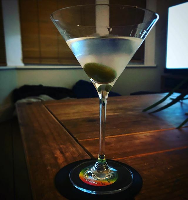 spanielhunter's tweet image. Trying a Mermaid Martini #mermaidgin #dolin #jackrudycocktailco #cocktails #martini #olivenotlemon ift.tt/2y0emez