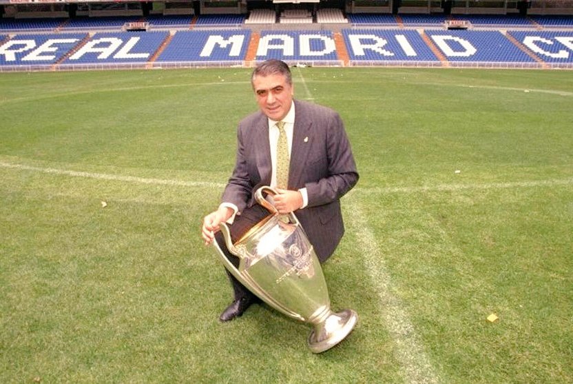 Cogió a un Madrid que no se clasificó ni para la UEFA, y nos devolvió al trono en LaLiga y la Champions. 

Gracias por tanto, D. Lorenzo Sanz.
Descanse en paz, todo el cariño para la familia y amigos.

🙏🕯