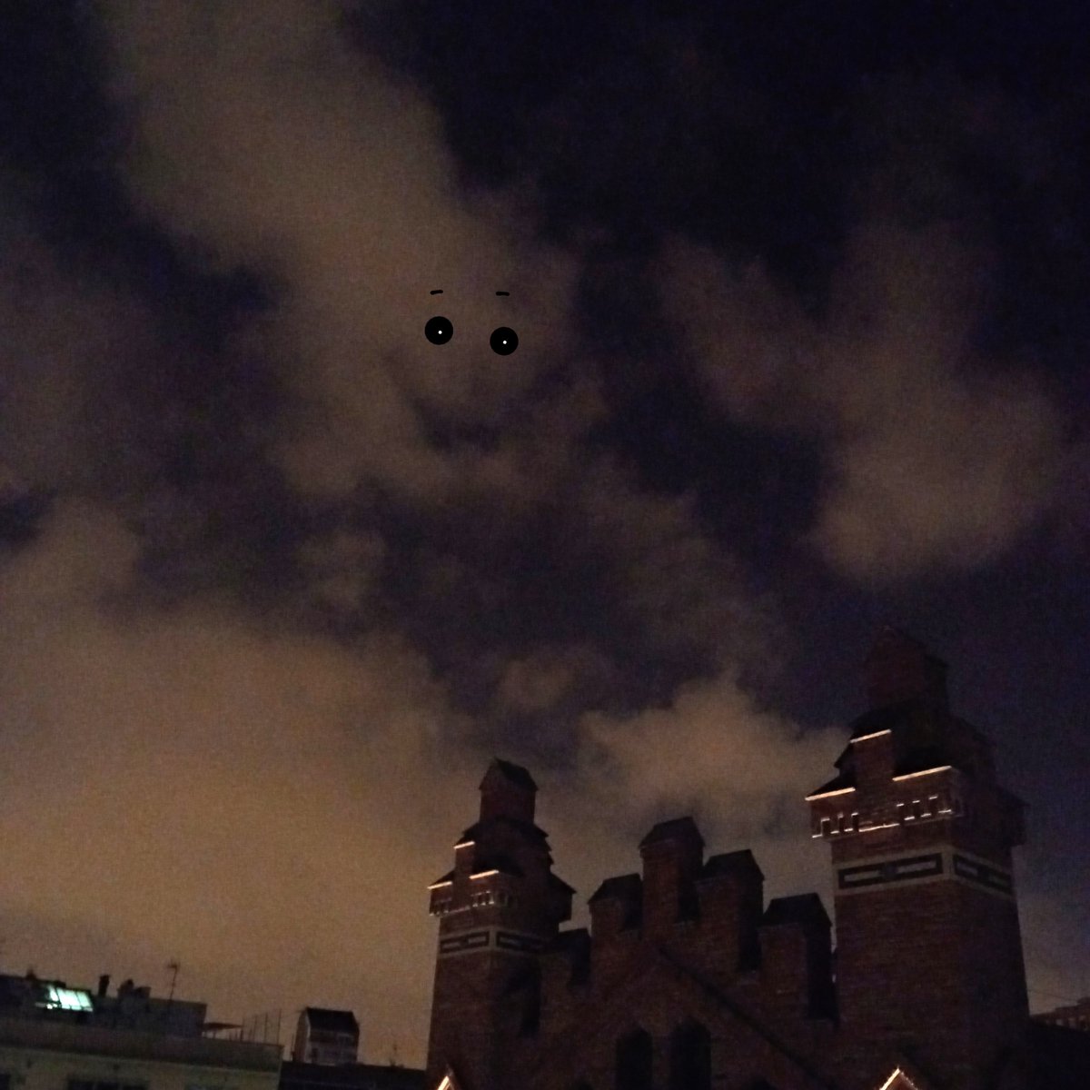 PilarSDM's tweet photo. Nube sonriente ajena a la que está cayendo https://t.co/HLTDSQjXjz