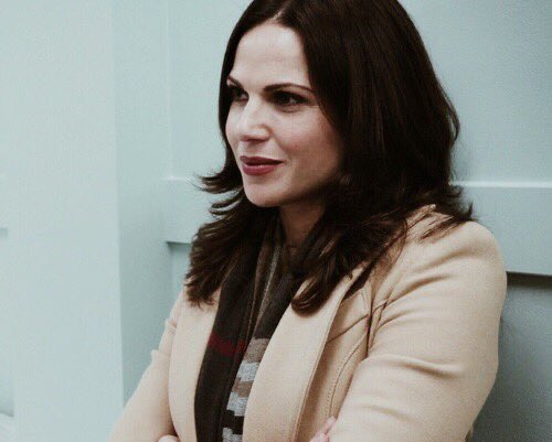 regina mills looking like some decadent lesbian wet dream from a 1940s detective novel ; a thread