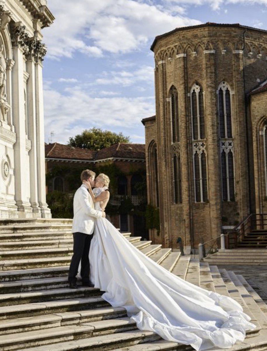 Emily Jackson & Robert  a wedding with 12 guests only took place in  #venice 