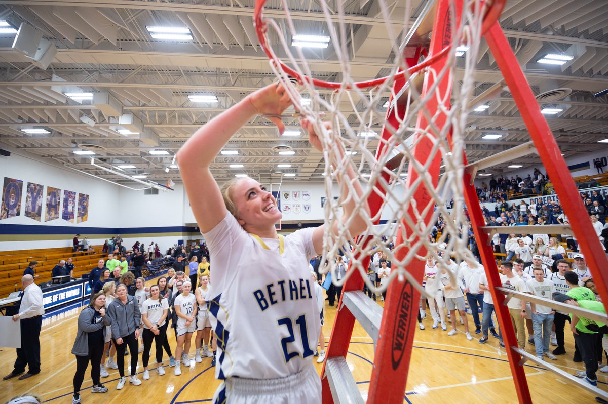 Crazy to think 3 weeks ago we were having a party in the Robertson Center! 🏆🎉#BURoyals #MIAC100