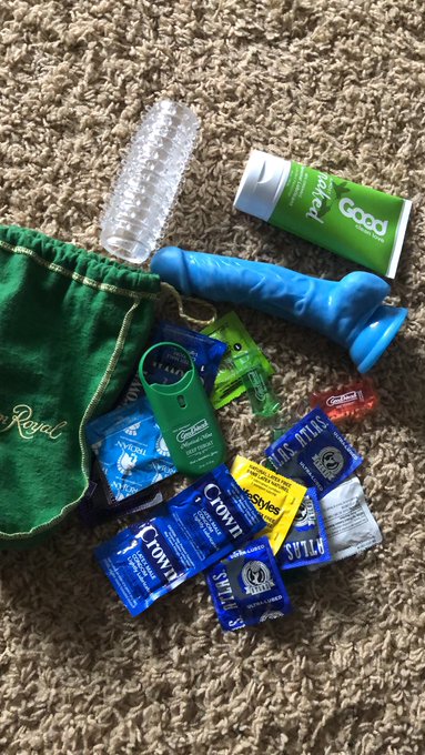 Travel essentials? https://t.co/EnMX688PF6