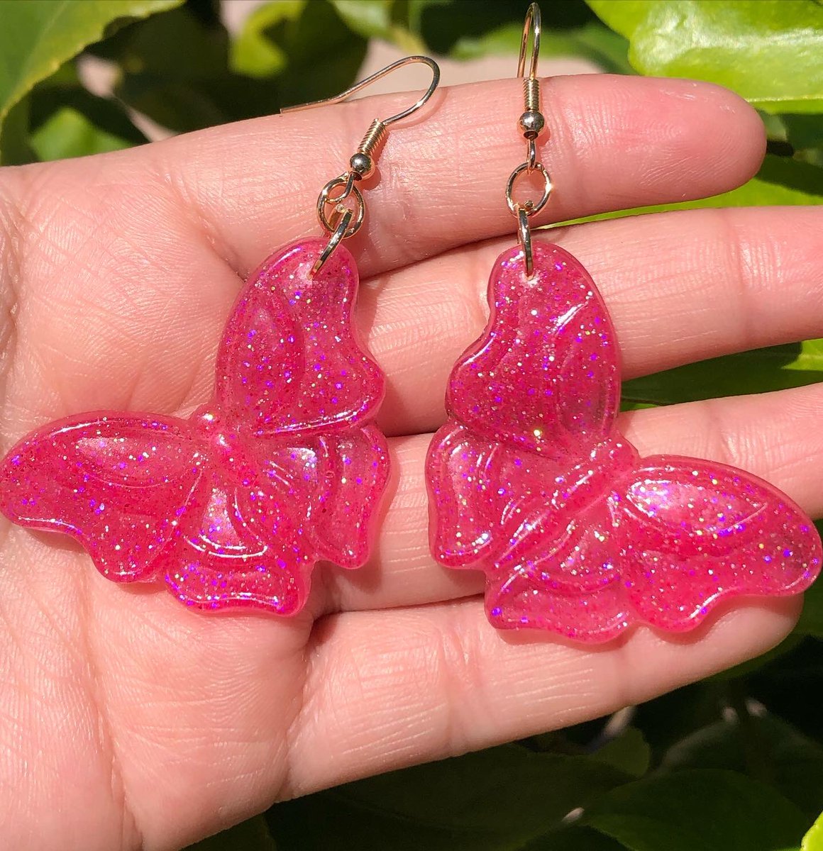 How cute are these butterfly earrings!🦋💖 I’m really impressed with them! Especially because it’s my first time making them. I’m really looking forward to making more.✨#resin #resinart #earrings #smallbusinessowner